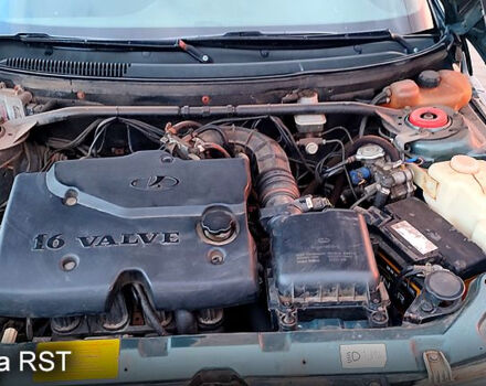 Зеленый ВАЗ 2110, объемом двигателя 1.6 л и пробегом 267 тыс. км за 2400 $, фото 4 на Automoto.ua