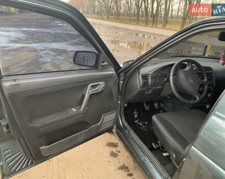 Зеленый ВАЗ 2110, объемом двигателя 1.6 л и пробегом 213 тыс. км за 2750 $, фото 5 на Automoto.ua