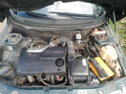 Зеленый ВАЗ 2110, объемом двигателя 1.5 л и пробегом 371 тыс. км за 1700 $, фото 1 на Automoto.ua