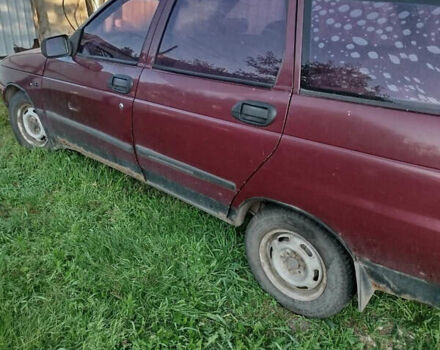 Красный ВАЗ 2111, объемом двигателя 0 л и пробегом 200 тыс. км за 1000 $, фото 1 на Automoto.ua