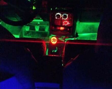 Красный ВАЗ 2111, объемом двигателя 1.5 л и пробегом 255 тыс. км за 2400 $, фото 5 на Automoto.ua