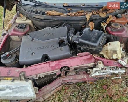 Красный ВАЗ 2111, объемом двигателя 1.6 л и пробегом 250 тыс. км за 600 $, фото 2 на Automoto.ua