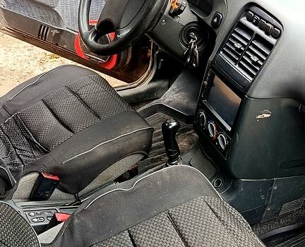 Красный ВАЗ 2111, объемом двигателя 1.6 л и пробегом 200 тыс. км за 1100 $, фото 3 на Automoto.ua