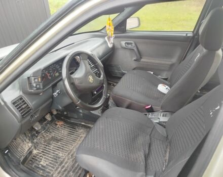 Серый ВАЗ 2111, объемом двигателя 1.6 л и пробегом 220 тыс. км за 1150 $, фото 4 на Automoto.ua