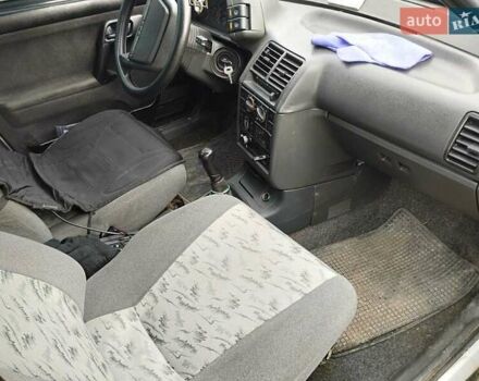 Серый ВАЗ 2111, объемом двигателя 1.6 л и пробегом 420 тыс. км за 2000 $, фото 5 на Automoto.ua