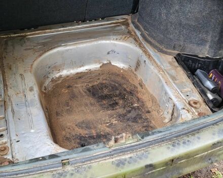 Зеленый ВАЗ 2111, объемом двигателя 1.6 л и пробегом 350 тыс. км за 1200 $, фото 1 на Automoto.ua