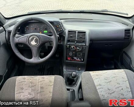 Зелений ВАЗ 2112, об'ємом двигуна 1.6 л та пробігом 250 тис. км за 1800 $, фото 4 на Automoto.ua