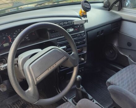 Черный ВАЗ 2113 Самара, объемом двигателя 1.6 л и пробегом 220 тыс. км за 1900 $, фото 7 на Automoto.ua