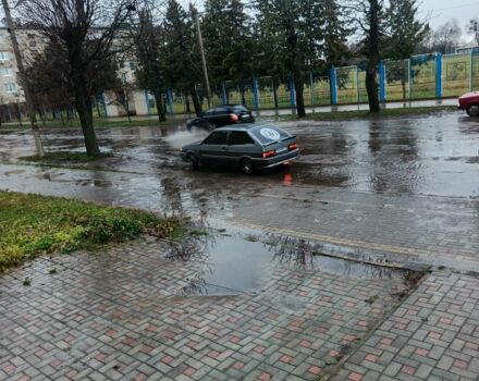 Серый ВАЗ 2113 Самара, объемом двигателя 1.5 л и пробегом 200 тыс. км за 1350 $, фото 21 на Automoto.ua