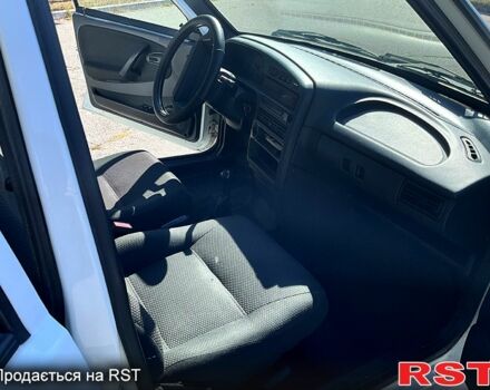 Белый ВАЗ 2115 Самара, объемом двигателя 1.6 л и пробегом 170 тыс. км за 3000 $, фото 4 на Automoto.ua