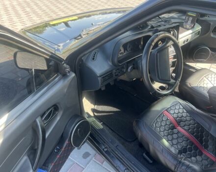 Черный ВАЗ 2115 Самара, объемом двигателя 1.6 л и пробегом 350 тыс. км за 2000 $, фото 6 на Automoto.ua