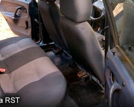 Зеленый ВАЗ 2115 Самара, объемом двигателя 1.5 л и пробегом 294 тыс. км за 1500 $, фото 6 на Automoto.ua