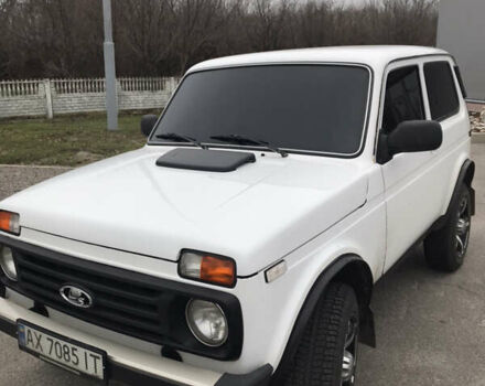 Белый ВАЗ 2121 Нива, объемом двигателя 1.6 л и пробегом 100 тыс. км за 3500 $, фото 1 на Automoto.ua