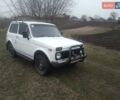 Белый ВАЗ 2121 Нива, объемом двигателя 1.6 л и пробегом 180 тыс. км за 2000 $, фото 1 на Automoto.ua