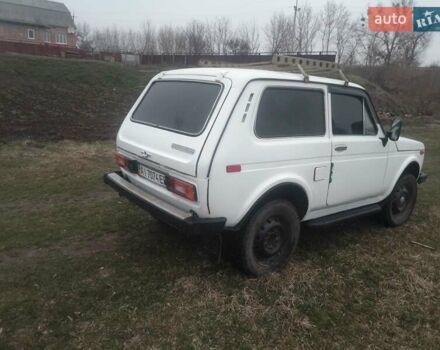Белый ВАЗ 2121 Нива, объемом двигателя 1.6 л и пробегом 180 тыс. км за 2000 $, фото 1 на Automoto.ua