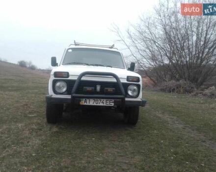 Белый ВАЗ 2121 Нива, объемом двигателя 1.6 л и пробегом 180 тыс. км за 2000 $, фото 3 на Automoto.ua