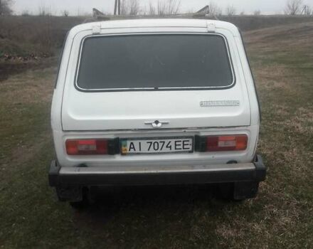 Белый ВАЗ 2121 Нива, объемом двигателя 1.6 л и пробегом 180 тыс. км за 2000 $, фото 6 на Automoto.ua