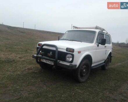 Белый ВАЗ 2121 Нива, объемом двигателя 1.6 л и пробегом 180 тыс. км за 2000 $, фото 4 на Automoto.ua