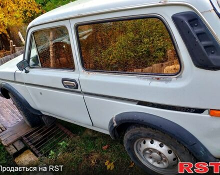 Белый ВАЗ 2121 Нива, объемом двигателя 1.6 л и пробегом 70 тыс. км за 1300 $, фото 6 на Automoto.ua