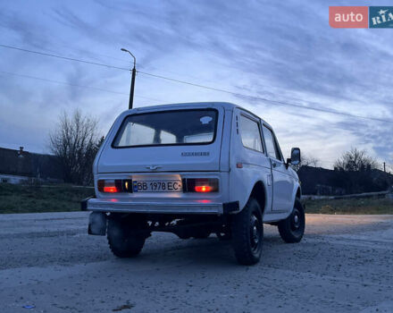 Белый ВАЗ 2121 Нива, объемом двигателя 1.5 л и пробегом 1 тыс. км за 2100 $, фото 2 на Automoto.ua