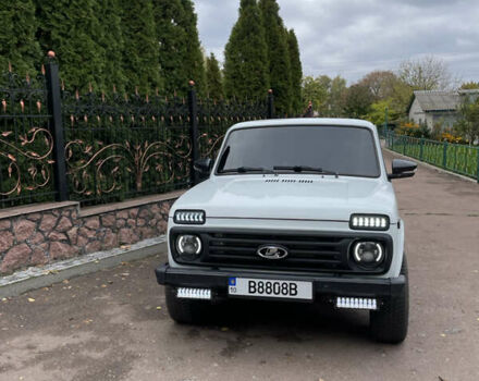 Белый ВАЗ 2121 Нива, объемом двигателя 1.57 л и пробегом 97 тыс. км за 4000 $, фото 1 на Automoto.ua