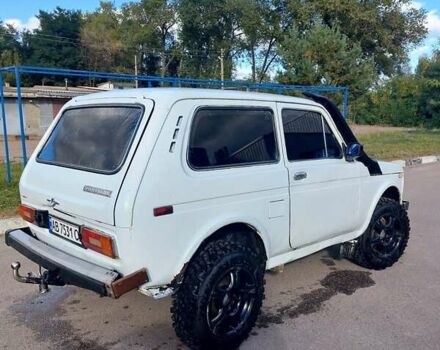 Белый ВАЗ 2121 Нива, объемом двигателя 1.57 л и пробегом 100 тыс. км за 2000 $, фото 1 на Automoto.ua