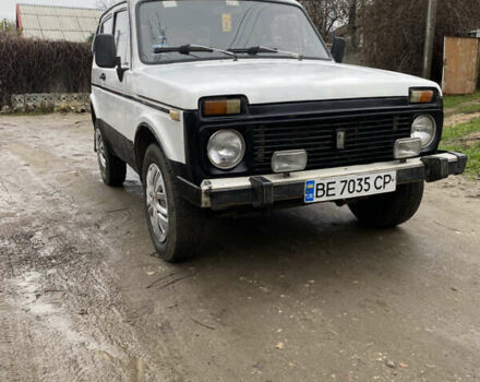 Белый ВАЗ 2121 Нива, объемом двигателя 1.58 л и пробегом 222 тыс. км за 1600 $, фото 1 на Automoto.ua