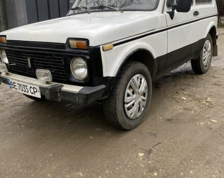 Белый ВАЗ 2121 Нива, объемом двигателя 1.58 л и пробегом 222 тыс. км за 1600 $, фото 2 на Automoto.ua