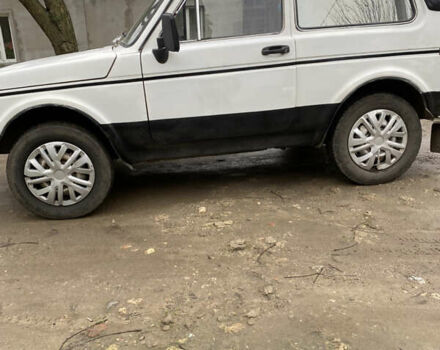Белый ВАЗ 2121 Нива, объемом двигателя 1.58 л и пробегом 222 тыс. км за 1600 $, фото 5 на Automoto.ua