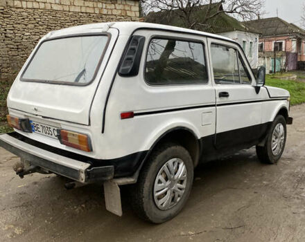 Белый ВАЗ 2121 Нива, объемом двигателя 1.58 л и пробегом 222 тыс. км за 1600 $, фото 3 на Automoto.ua