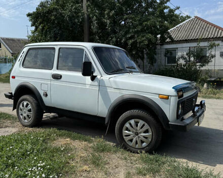 Белый ВАЗ 2121 Нива, объемом двигателя 1.57 л и пробегом 200 тыс. км за 2000 $, фото 4 на Automoto.ua