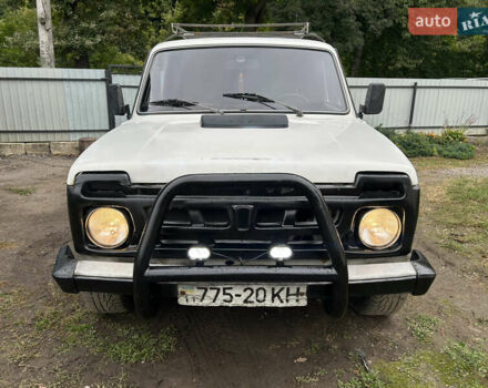 Белый ВАЗ 2121 Нива, объемом двигателя 1.6 л и пробегом 80 тыс. км за 2050 $, фото 1 на Automoto.ua