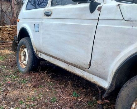 Белый ВАЗ 2121 Нива, объемом двигателя 2 л и пробегом 888 тыс. км за 1300 $, фото 4 на Automoto.ua