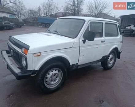 Белый ВАЗ 2121 Нива, объемом двигателя 1.6 л и пробегом 250 тыс. км за 1500 $, фото 2 на Automoto.ua