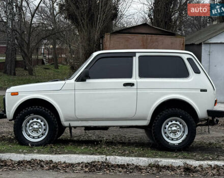 Белый ВАЗ 2121 Нива, объемом двигателя 1.6 л и пробегом 50 тыс. км за 2999 $, фото 1 на Automoto.ua