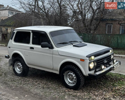 Белый ВАЗ 2121 Нива, объемом двигателя 1.6 л и пробегом 50 тыс. км за 2999 $, фото 3 на Automoto.ua