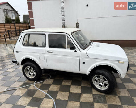 Белый ВАЗ 2121 Нива, объемом двигателя 1.6 л и пробегом 5 тыс. км за 2300 $, фото 3 на Automoto.ua