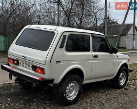 Белый ВАЗ 2121 Нива, объемом двигателя 1.6 л и пробегом 50 тыс. км за 2999 $, фото 4 на Automoto.ua