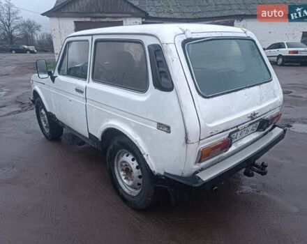Белый ВАЗ 2121 Нива, объемом двигателя 1.6 л и пробегом 250 тыс. км за 1500 $, фото 5 на Automoto.ua