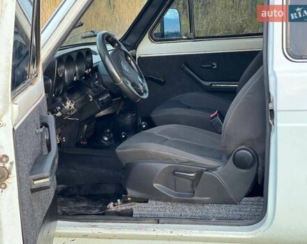 Белый ВАЗ 2121 Нива, объемом двигателя 1.57 л и пробегом 230 тыс. км за 2250 $, фото 3 на Automoto.ua