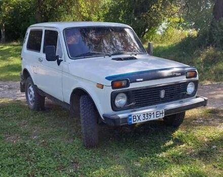 Белый ВАЗ 2121 Нива, объемом двигателя 1.6 л и пробегом 270 тыс. км за 2100 $, фото 1 на Automoto.ua