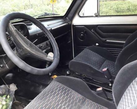 Белый ВАЗ 2121 Нива, объемом двигателя 1.6 л и пробегом 99 тыс. км за 3500 $, фото 4 на Automoto.ua