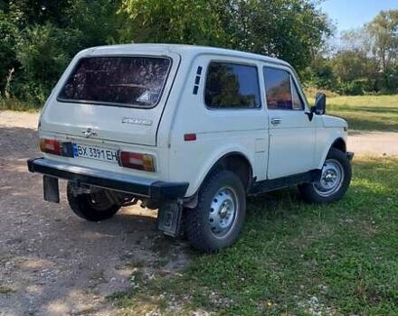 Белый ВАЗ 2121 Нива, объемом двигателя 1.6 л и пробегом 270 тыс. км за 2100 $, фото 3 на Automoto.ua