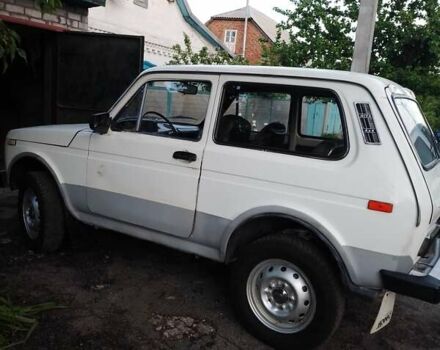 Белый ВАЗ 2121 Нива, объемом двигателя 1.6 л и пробегом 200 тыс. км за 1600 $, фото 3 на Automoto.ua