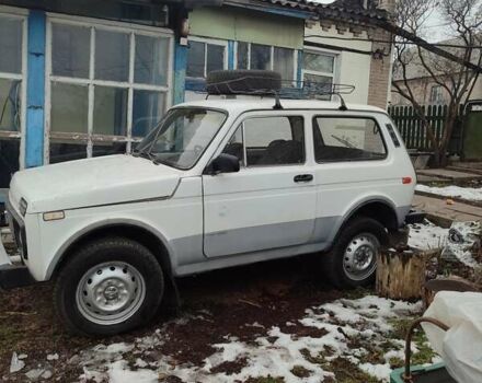 Белый ВАЗ 2121 Нива, объемом двигателя 1.6 л и пробегом 200 тыс. км за 1600 $, фото 2 на Automoto.ua