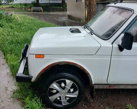 Белый ВАЗ 2121 Нива, объемом двигателя 1.7 л и пробегом 314 тыс. км за 2200 $, фото 3 на Automoto.ua