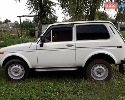 Белый ВАЗ 2121 Нива, объемом двигателя 1.6 л и пробегом 96 тыс. км за 3500 $, фото 1 на Automoto.ua