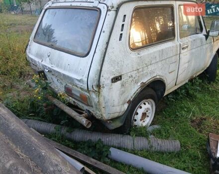 Белый ВАЗ 2121 Нива, объемом двигателя 0 л и пробегом 120 тыс. км за 300 $, фото 5 на Automoto.ua