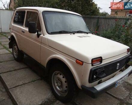 Белый ВАЗ 2121 Нива, объемом двигателя 1.6 л и пробегом 101 тыс. км за 3300 $, фото 1 на Automoto.ua