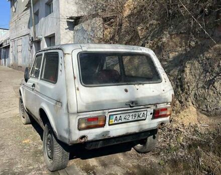 Белый ВАЗ 2121 Нива, объемом двигателя 1.7 л и пробегом 100 тыс. км за 1000 $, фото 1 на Automoto.ua